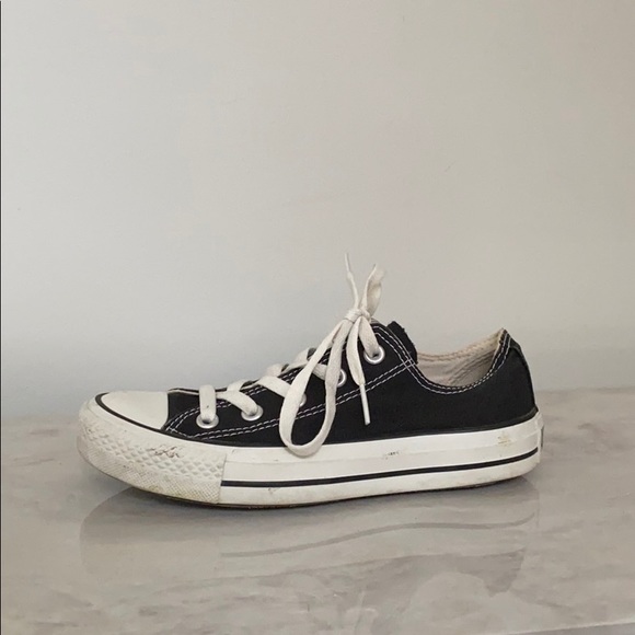 Shoes - Converse Low top